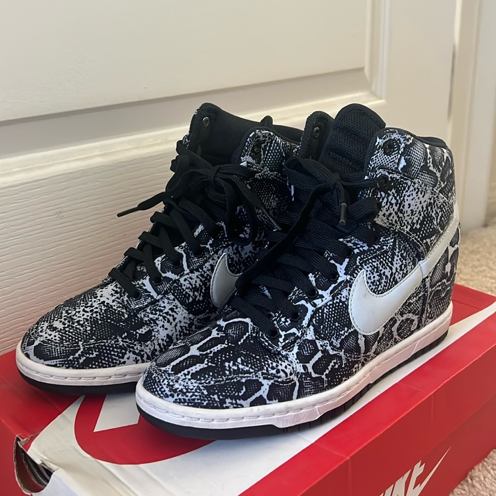 WMNS DUNK SKY HI SNAKE PRINT size 7